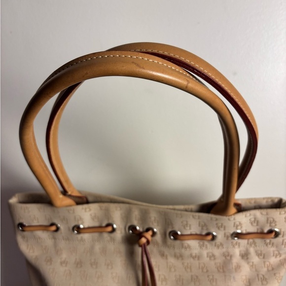Dooney & Bourke Cream Tote Bag - Picture 11 of 15